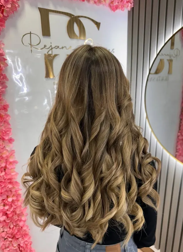 Balayage loiro com ondas
